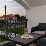 House Leonardo بيت للعطل