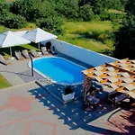 House Leonardo بيت للعطل