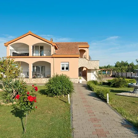House Leonardo *