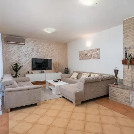 Ferienhaus House Leonardo Galovac (Zadar)