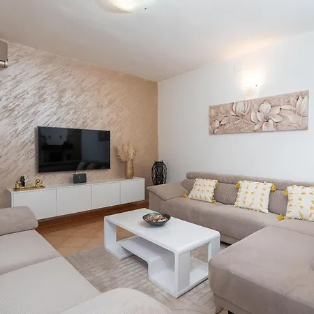 House Leonardo